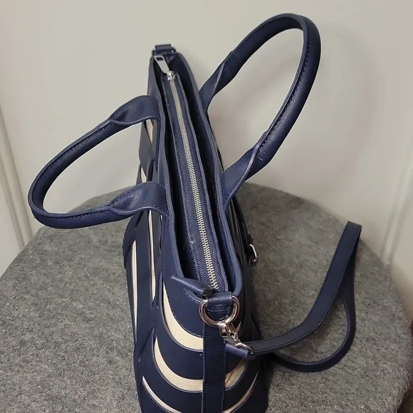 Miztique Weave Navy Tote Bag - Picture 4 of 9